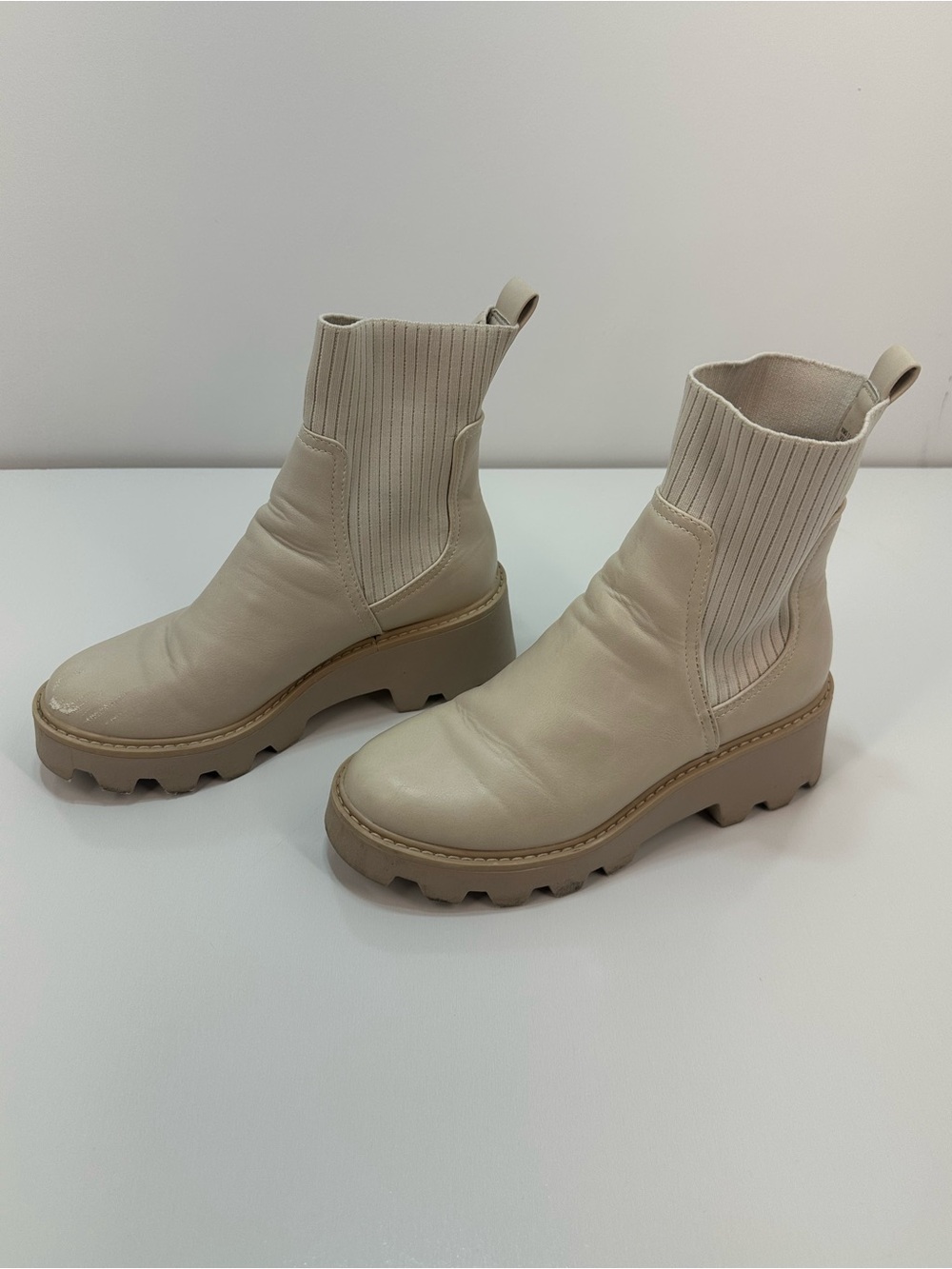 DV Villa Women’s Beige Pull-On Ankle Bootie Round Toe Ribbed Knit Lug 7.5